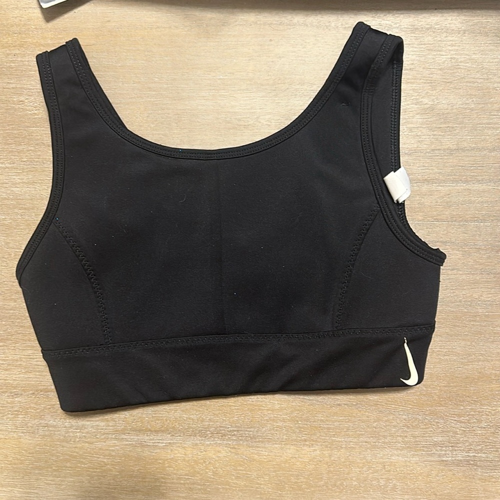 Nike youth medium sports bra